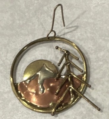 Metal Gold Bronze Bear Tree Mountain Nature Ornament, Circular Hanging Decor