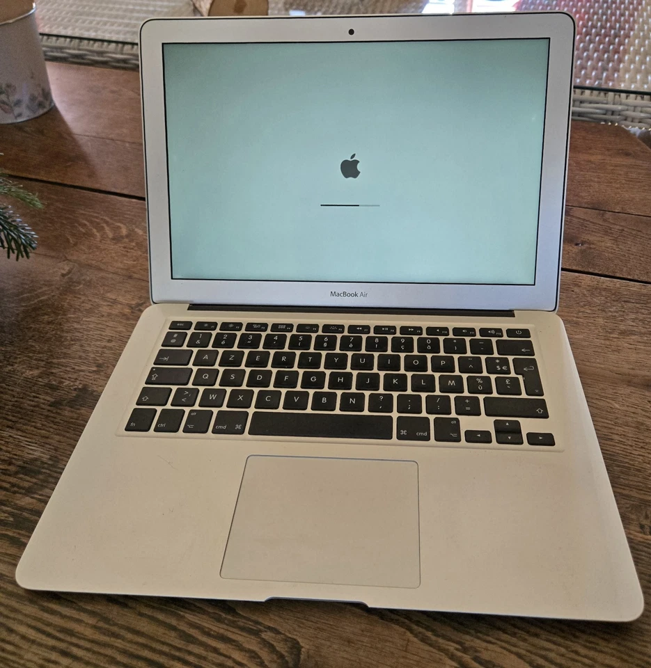 Apple MacBook Air 13" · i5 5th gen 1.8 GHz · 4GB · 250GB, photo 4 sur 5
