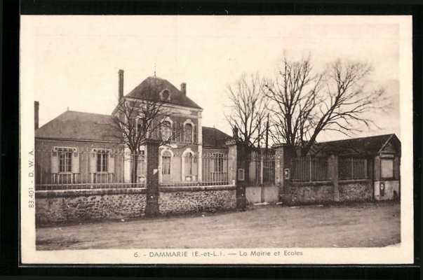 Old postcard Dammarie, the town hall and schools 