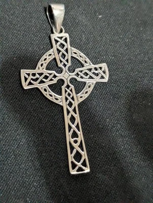 Large Sterling Silver Celtic Cross 5cm x 2.5cm - 2.8g - Image 1 of 4