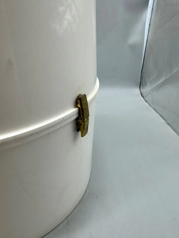 Vintage Branco Plástico Dupla Camada Armazenamento Chapéu de Viagem Peruca Caixa Recipiente LEIA - Imagem 3 de 4