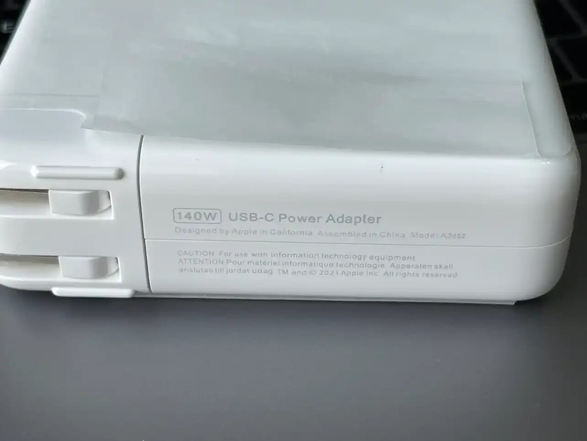 Caricabatterie USB-C 140W Per MacBook Pro 14 A2442 M1 &ndash; Adattatore Sostitutivo Bianco