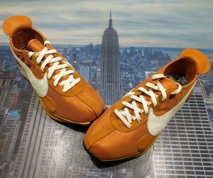 nike moon racer qs monarch