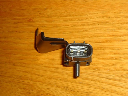 96 to 00 RAV4 Vapor Pressure Sensor Assy 89460-42010 2.0L 3SFE Excellent OEM - Picture 3 of 3