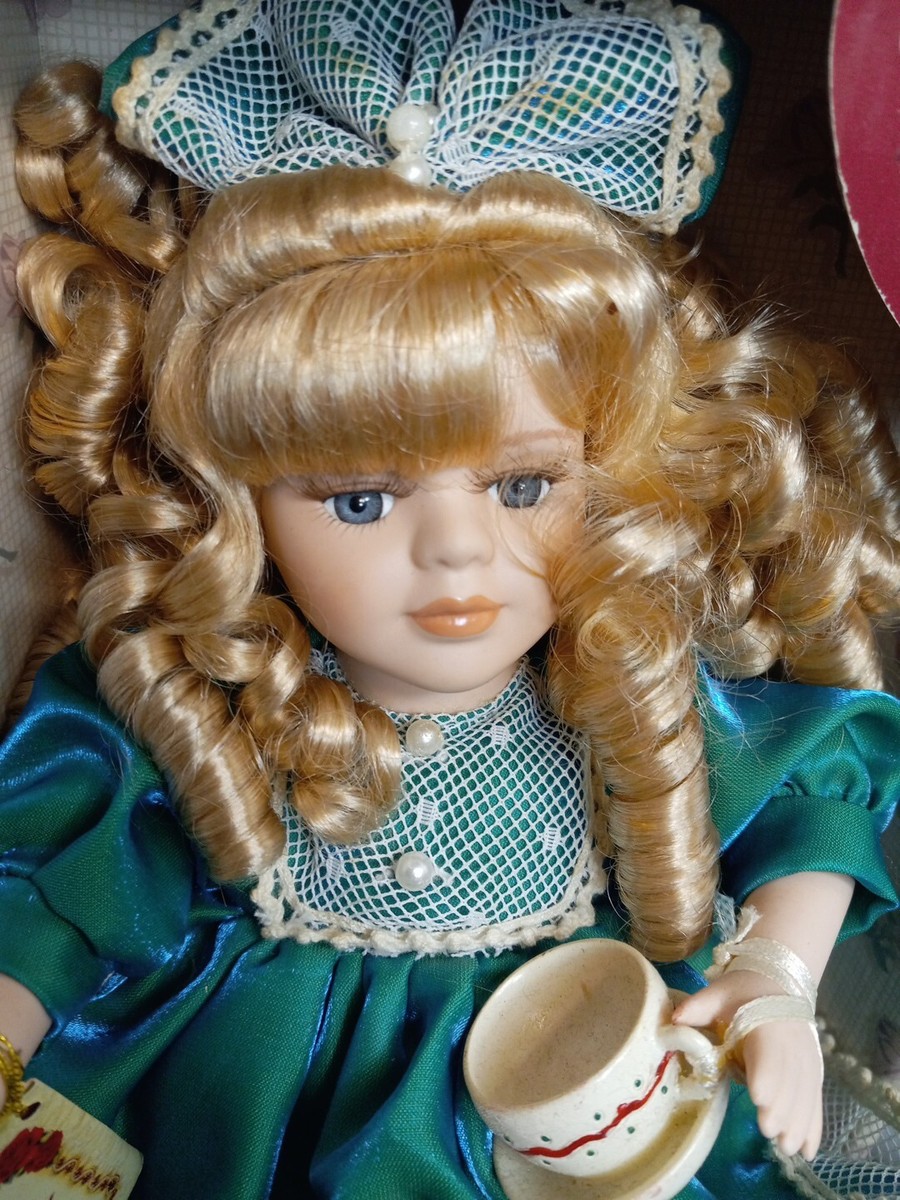 Collectors Choice Animated Musical Porcelain Doll Pomp