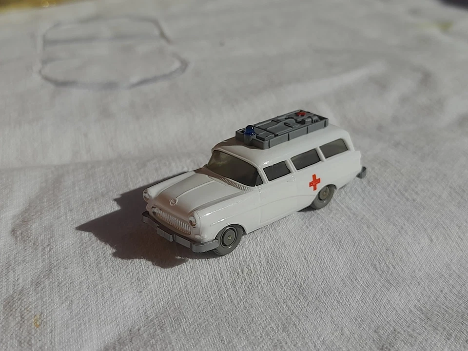 WIKING 1/87 HO 'OPEL CARAVAN AMBULANZA'   VEDI ESCRIZIONE - Immagine 2 di 4