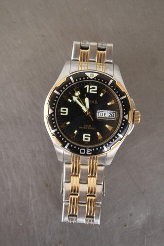 Pulsar VX43-X042 Tag Datum schwarzes Zifferblatt Edelstahl 100 m Herren Taucheruhr wie abgebildet #2