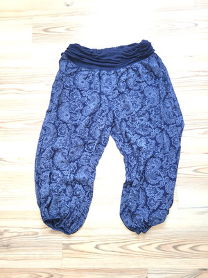  schöne blaue Haremshose, 3/4 Länge, Gr. M 