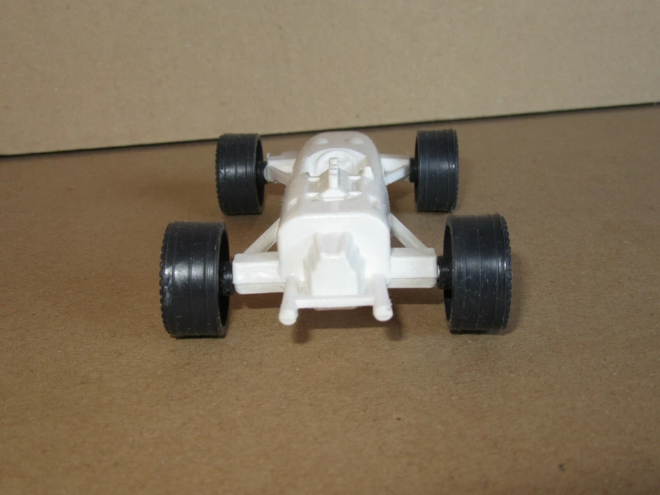 530B Vintage Giocattolo Da Bazar IN Plastica F1 Bianco L 11 CM Formula 1 Hot Rod - Immagine 4 di 4