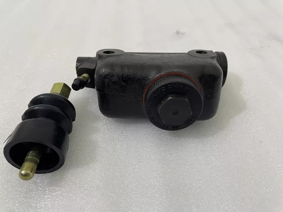 Brake Master Cylinder J8136618 fits 48–68 Jeep CJ2A, CJ3A, CJ3B, CJ5, CJ6 main image 1