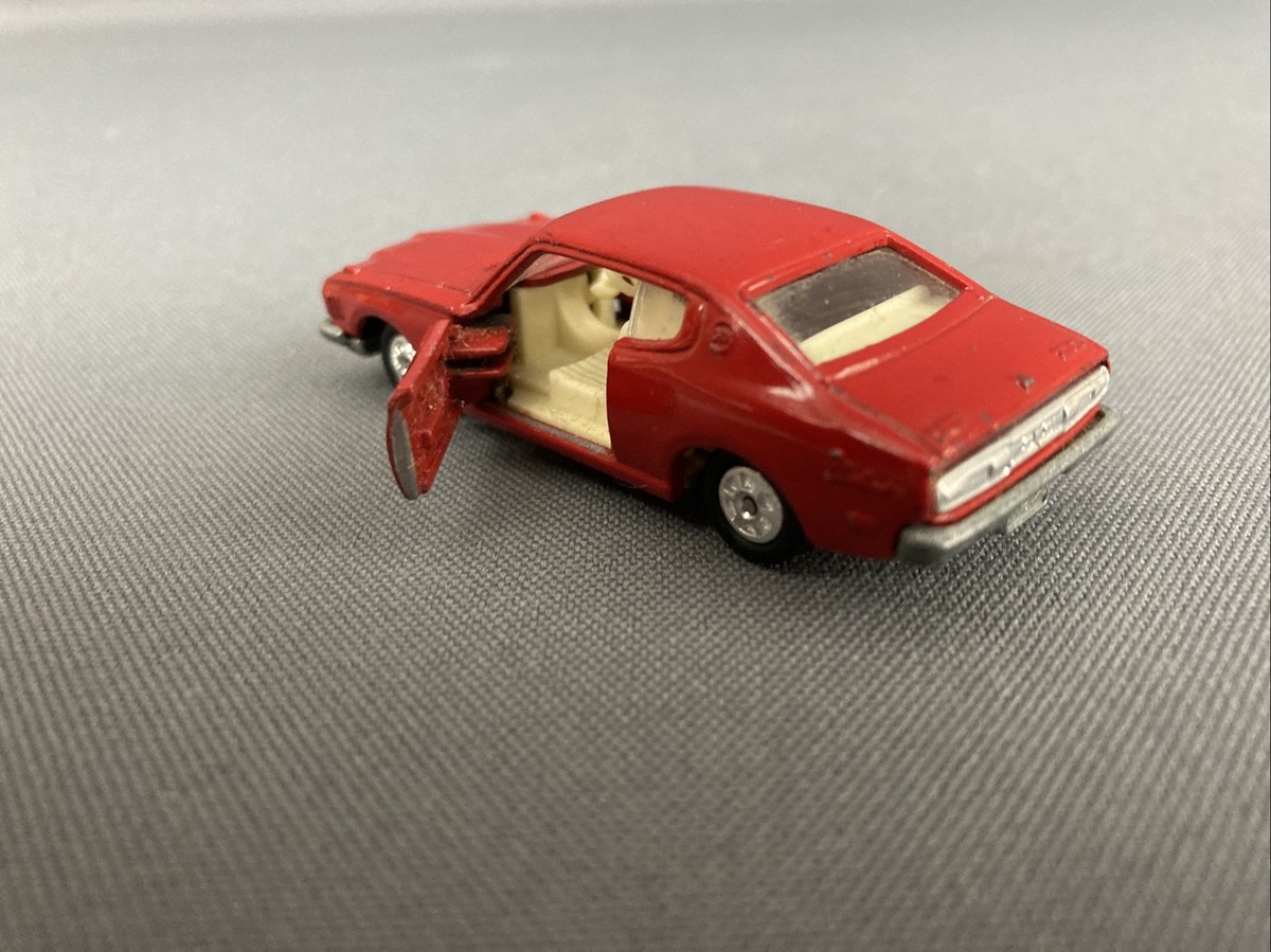 ミニカー tomica NISSAN brue bird U tomica NISSAN brue bird U
