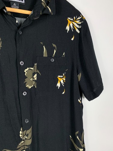 Billabong Mens Short Sleeve Button Up Shirt Size Medium Black Floral Pocket Logo - Picture 2 of 8
