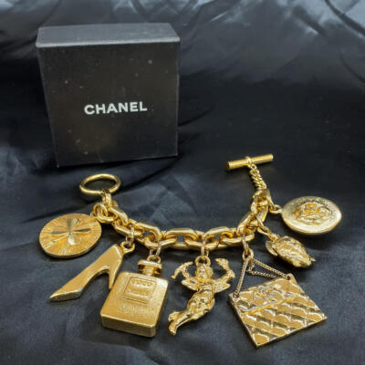CHANEL Vintage 1980s Iconic 7 Lucky Charms Chunky Bracelet CHANEL Vintage 1980s Iconic 7 Lucky Charms Chunky Bracelet