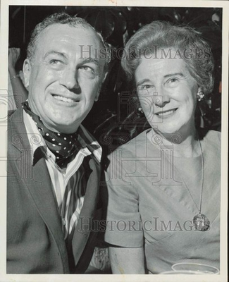 #ad 1967 Press Photo Olive Ennis and Terry Campbell at Sanchez party for Helen Wells $24.99