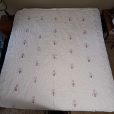 Vintage Hand Quilted, Basket Flowers Embroidered Quilt 66.5 X 89.5 Twin