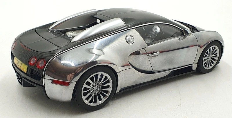 Autoart 1/18 Scale Diecast 70966 - Bugatti Veyron 16.4 Pur Sang - Black/Chrome - Image 2 of 4
