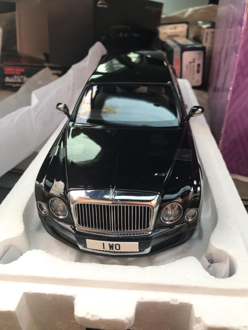 Almost Real 1/18 Bentley Mulsanne Grand Limousine by