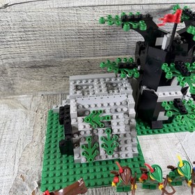 LEGO 6066 Camouflaged Outpost 1987 Classic Castle Forestmen 99% Complete