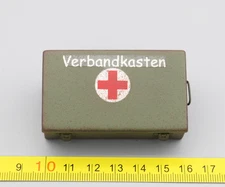 DID D80183 1/6 WWII German Medic Officer - Medicine box model