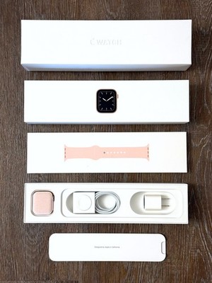 Apple Watch Series 5 40mm Gold Aluminum Pink Sand Sport Band GPS   MWV72LL/A