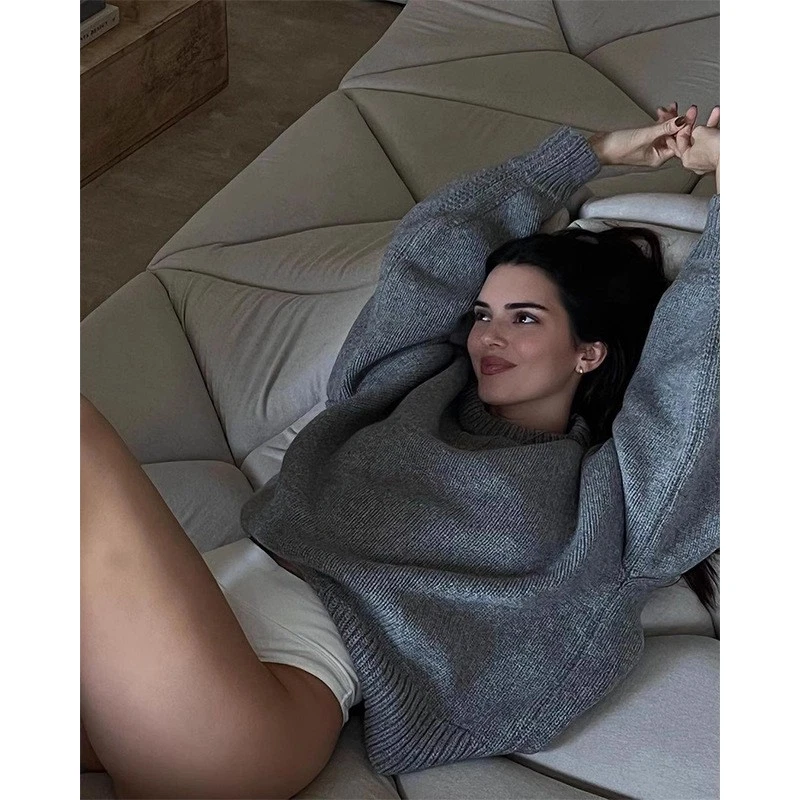 Suéter de invierno cálido suelto cuello redondo de lana cachemir THE ROW para mujer Foto 2 de 4