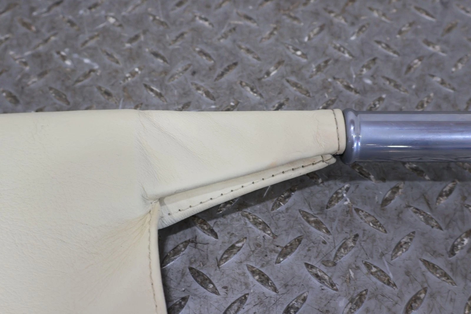 Aston Martin V8 Vantage 2009 Parking brake lever Cream