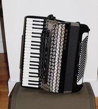 Hohner Atlantic IV Deluxe Accordion with microphone pick up system, 41/120, LMMH