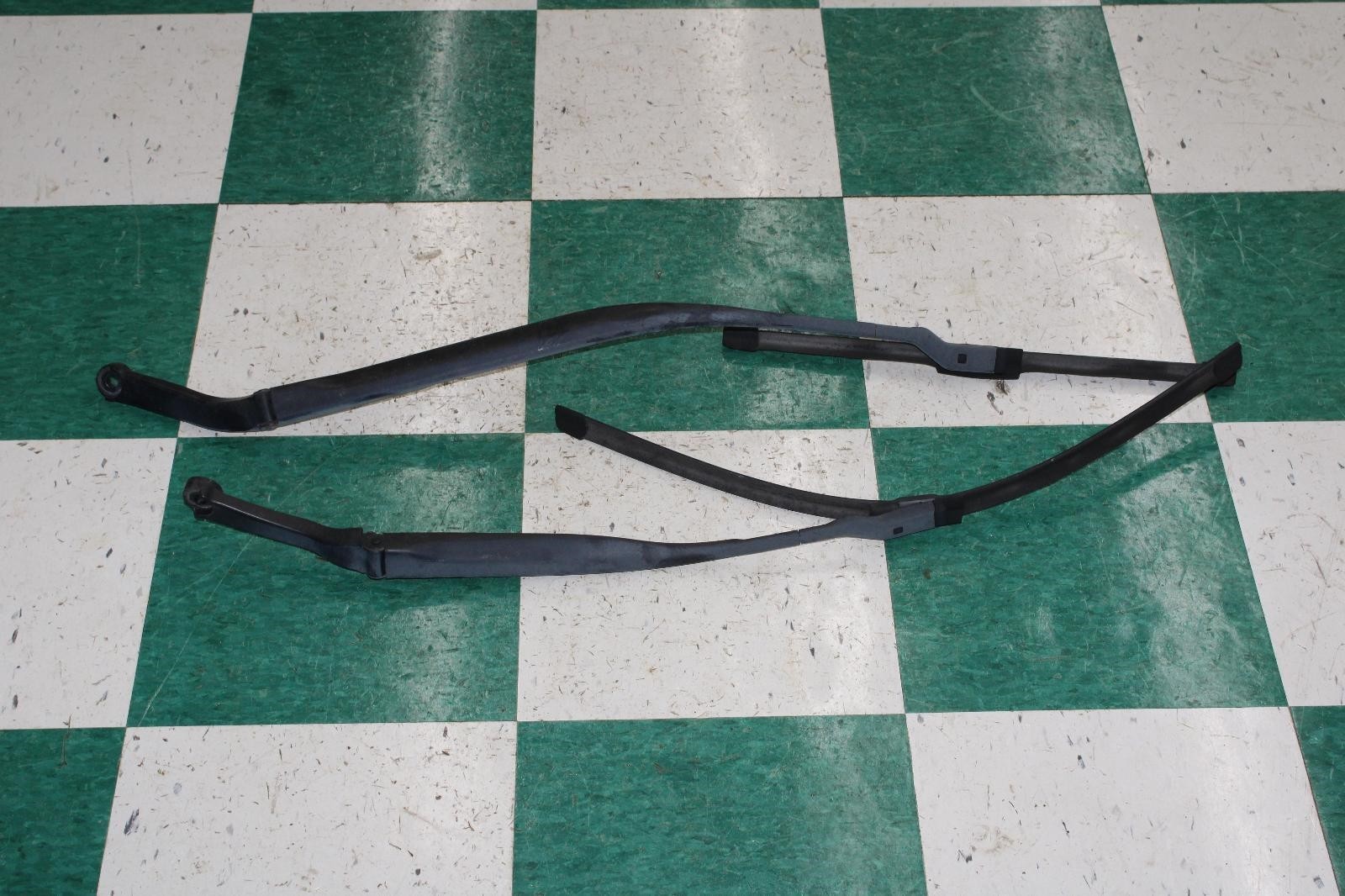 Maserati Ghibli 2014-2019 Left, right Wiper arms Pair