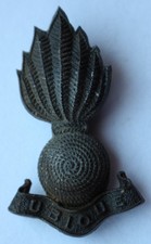 WW2 British Army, Plastic Economy Issue Royal Artillery Collar Badge. F&G (O165)