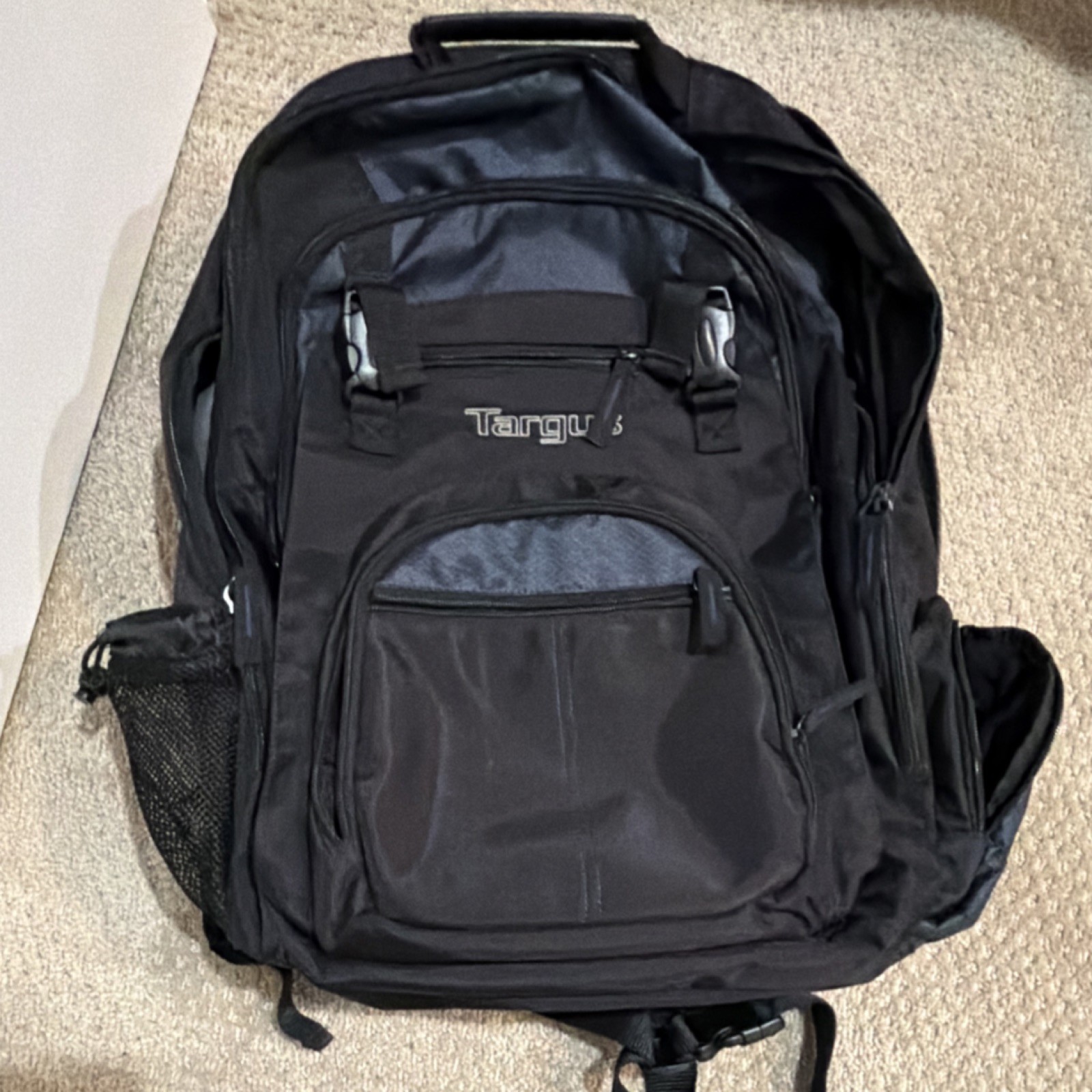 Polyester Zip Buckle External Pockets Padded Straps