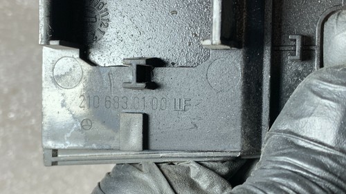 MERCEDES BENZ W210 CENTER CONSOLE PANEL WITH SWITCH A2106830100 - Foto 7 di 8