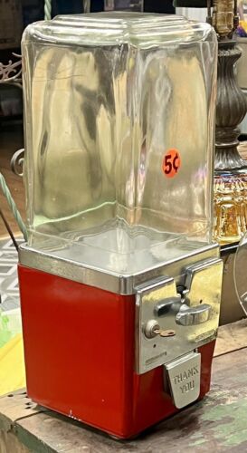 VINTAGE RED METAL & GLASS 5 CENT NICKLE TABLE TOP CANDY VENDING MACHINE w/ KEY - Picture 1 of 8