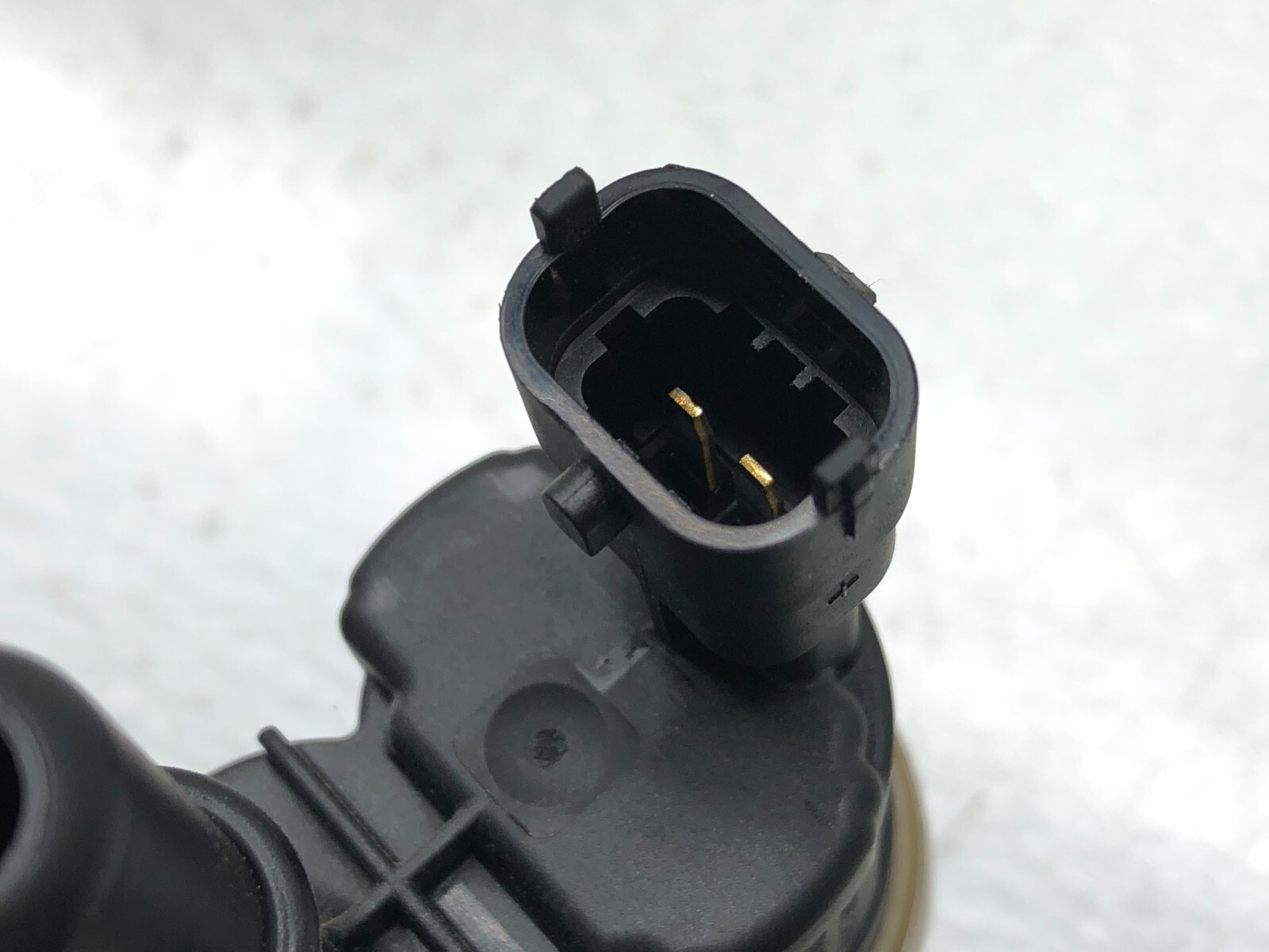 2017-2020 MASERATI LEVANTE 3.0L V6 FUEL VAPOR SOLENOID VALVE OEM
