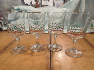 Set of 4 Vintage Libbey Arby's Christmas Glass Holly Berry, Gold Trim