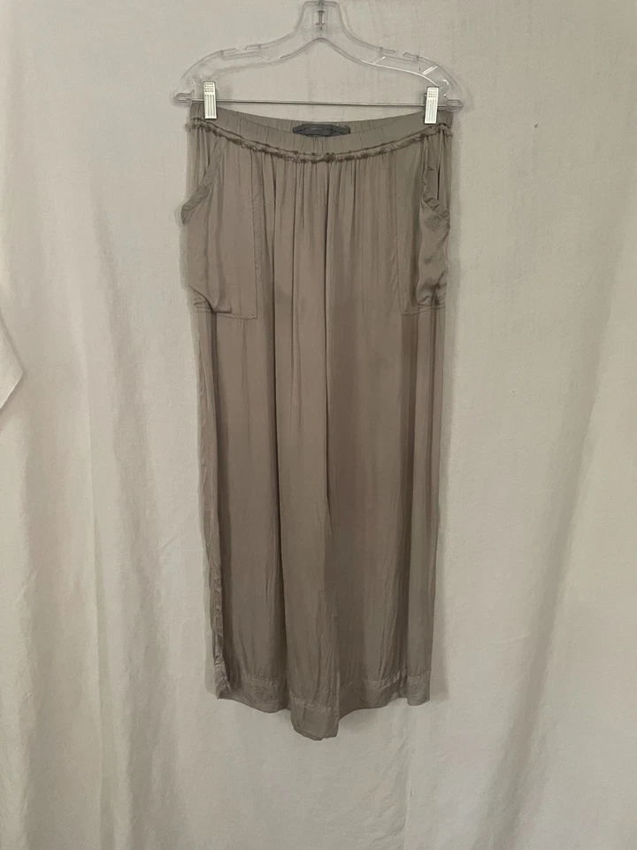 Pantalones de salón Raquel Allegra talla 2 medianos beige satinado ancho Foto 2 de 4