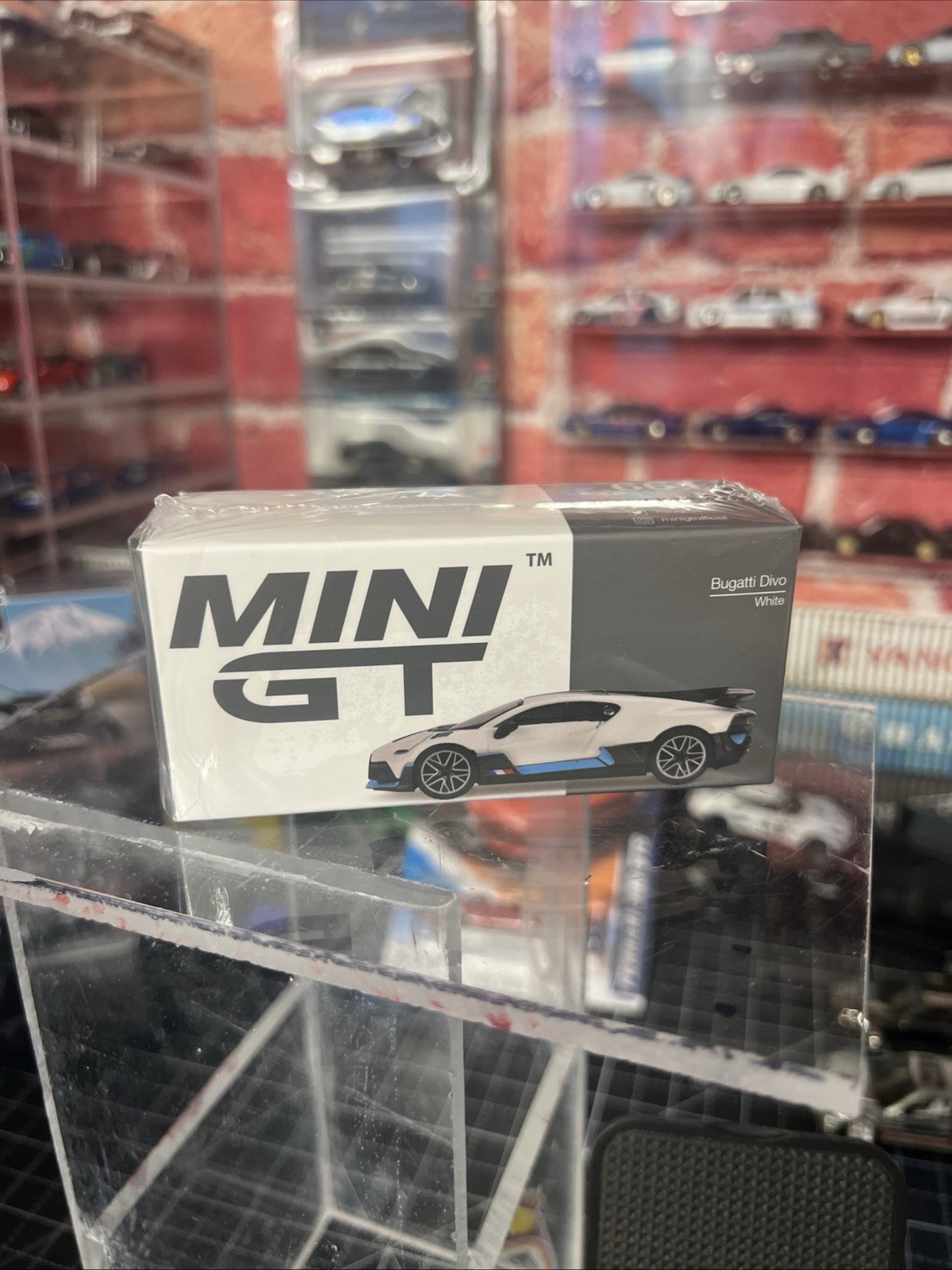 Mini-GT Bugatti Divo 2018 1:64 MGT00661-L