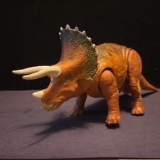 Jurassic World 2 Fallen Kingdom Roaring Triceratops Dinosaur Roarivores Brown