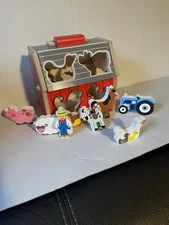 Melissa & Doug Take-Along Wooden Farm with Farm and 8 Characters EUC Complete