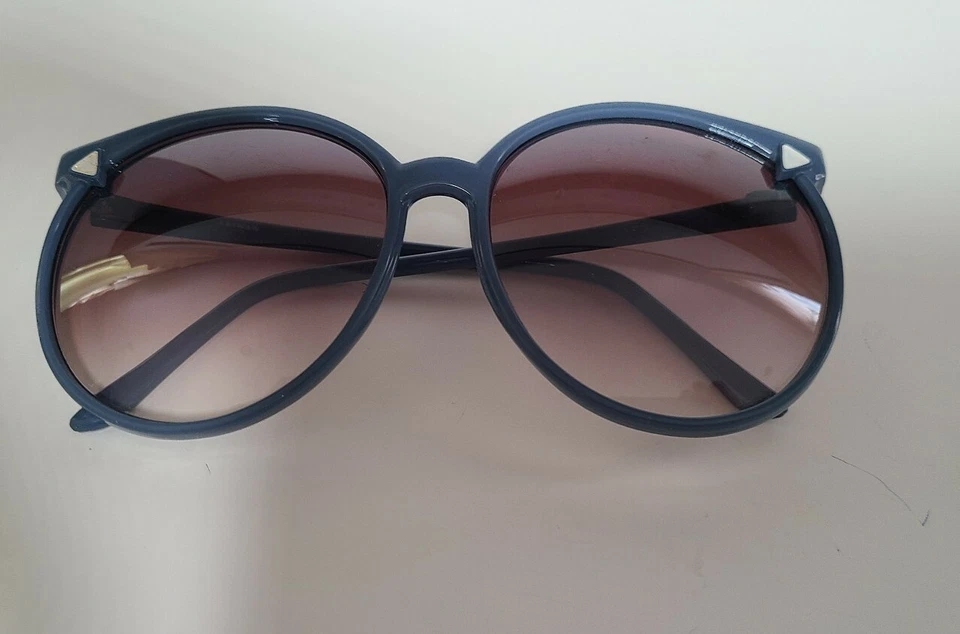 Gafas de sol de diseñador para mujer marco azul rosa lentes talla grande venta al por menor $100.00  Foto 3 de 4