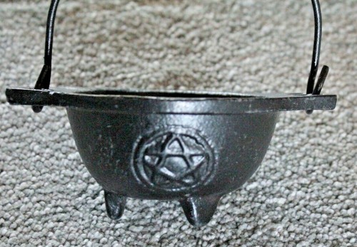 Cast Iron Cauldron with Lid Handle Pagan Wicca Spell Ritual Smudge Burner Pot - Picture 26 of 28