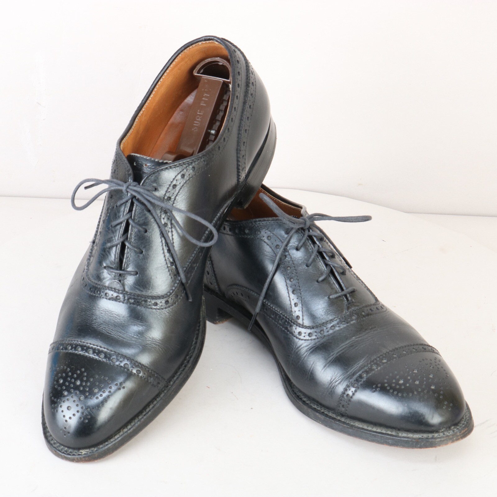 ALDEN 909 BLACK CALFSKIN MEDALLION TIP 