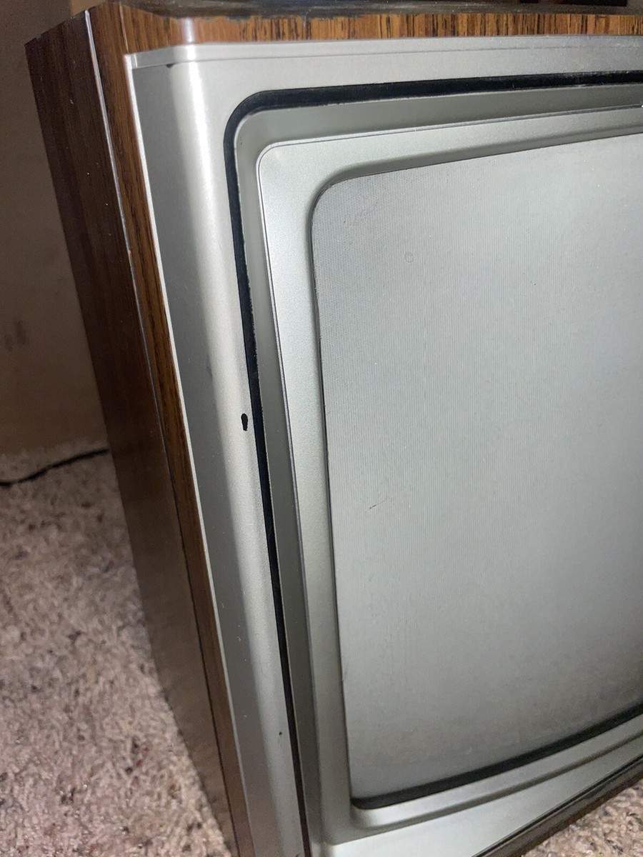 ZENITH SPACE COMMAND VINTAGE 19 INCH COLOR CRT TUBE TV RETRO