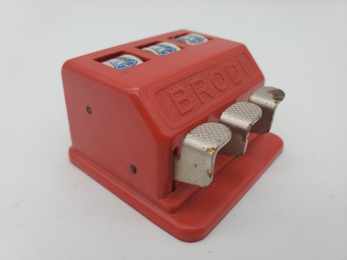 Vintage Brodi Mini Casino Slot Machine 2" Red Toy Game - It Works! - Picture 7 of 11