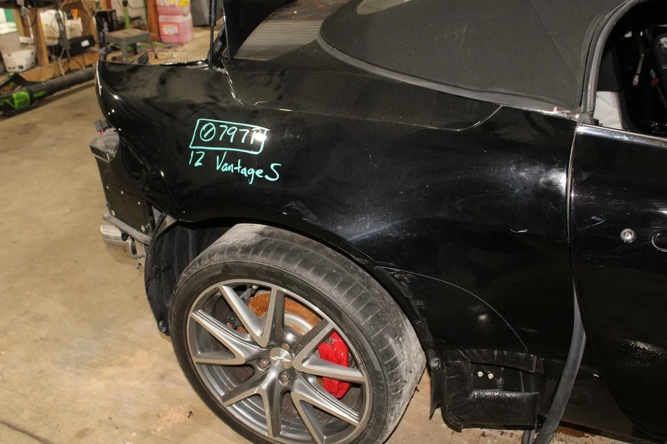 11-17 Aston Martin Vantage Storm Black Convertible Passenger RH Quarter Panel OE Foto 3 de 4