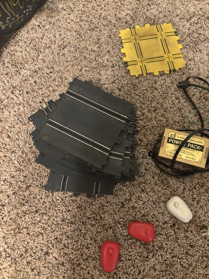 Vintage Eldon & Ungar 1/32 Slot Car Track Lot of 31 Pieces with Extras FOR PARTS - Image 2 of 4