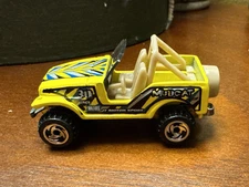 Vintage 1990 Hot Wheels Jeep JT Motor Sport Mudcat Mojave Roll Patrol Diecast