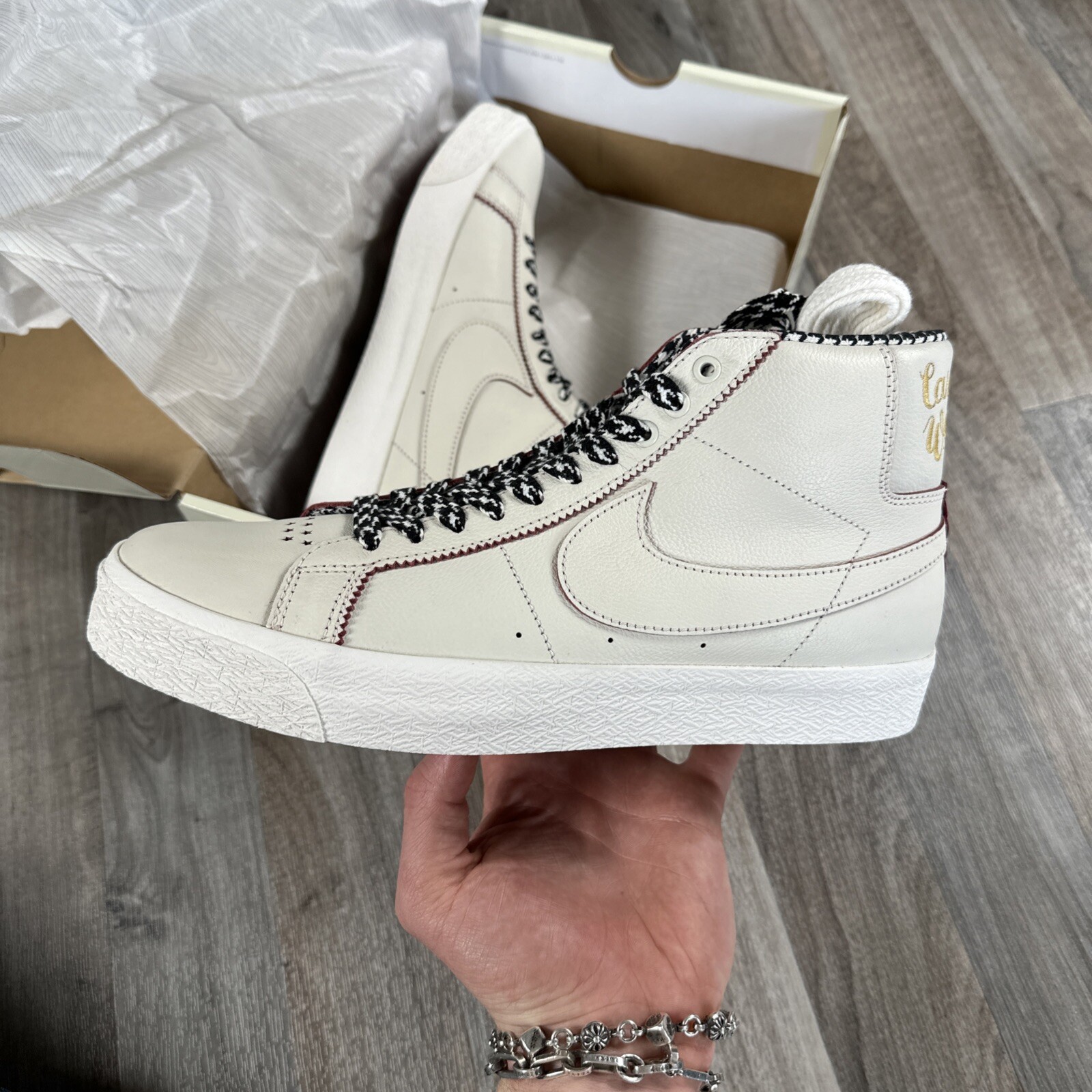 OFF WHITE X NIKE Taglia 10 5 Blazer Nike Welcome Skateboarding x Zoom SB Mid Casa Welcome Madrid