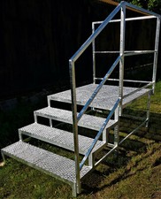 Stahltreppe Außentreppe 3 Stufen mit Podest Breite 100 cm Höhe 80 cm verzinkt