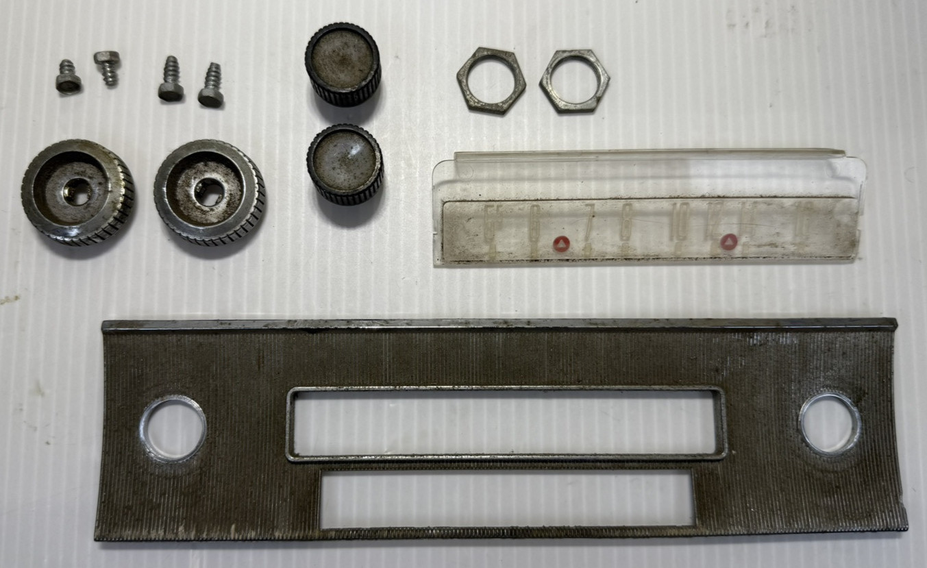 75bf- 146717 Vintage Ford Faceplate & Knobs- Oem Original