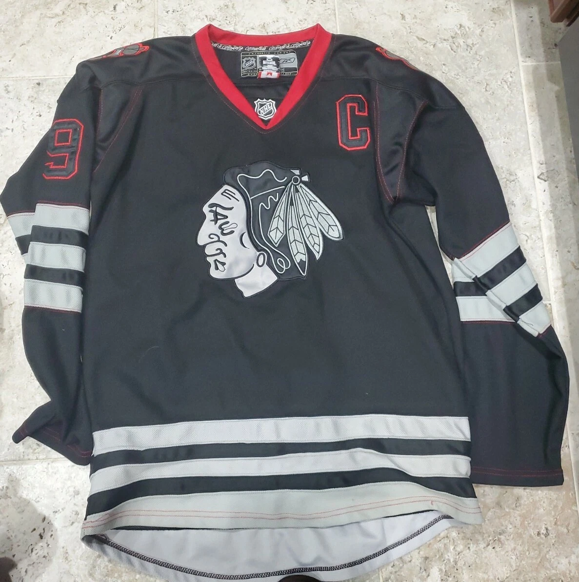 adidas Jonathan Toews Chicago Blackhawks NHL Men's Authentic White Hockey  Jersey